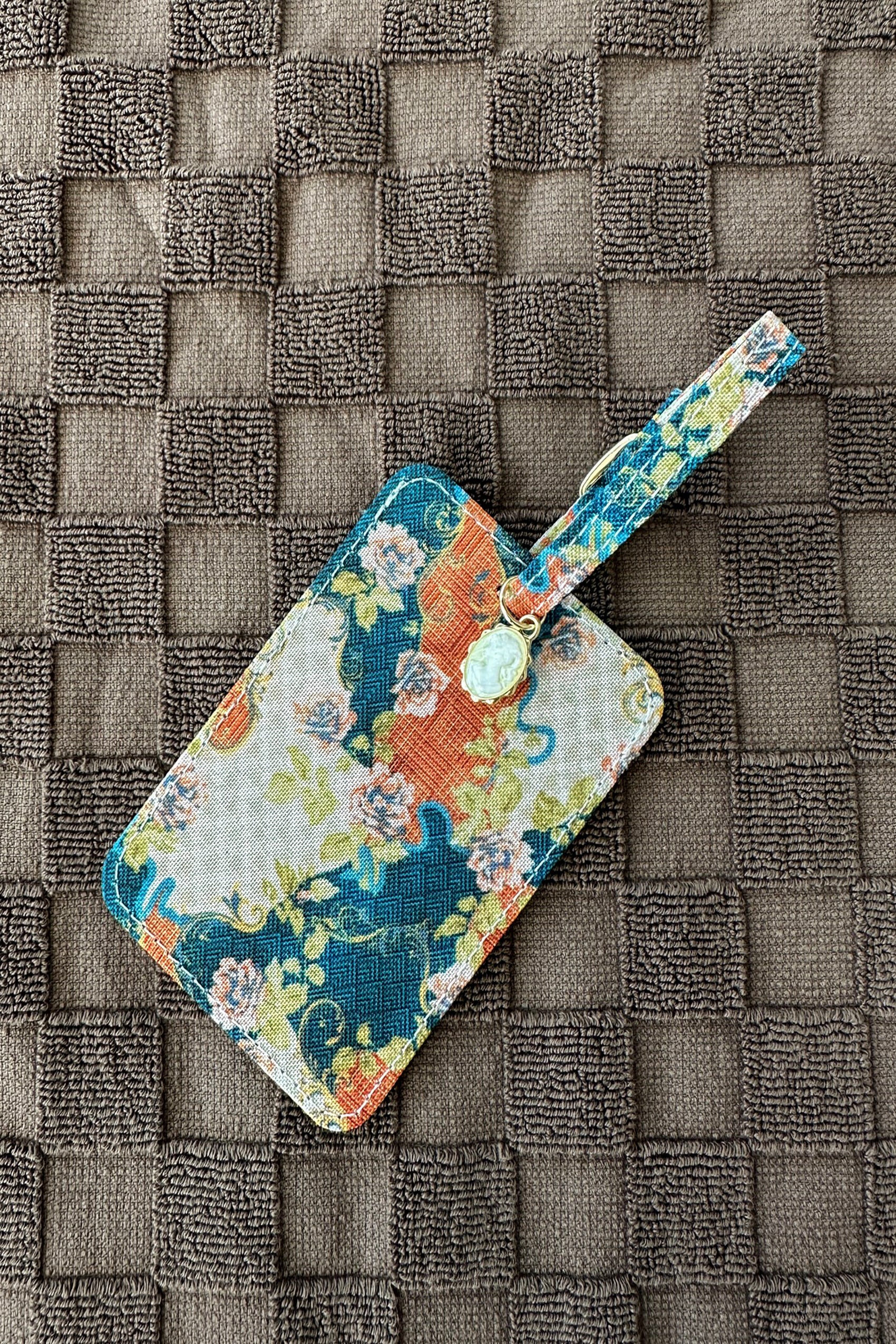 Luggage Tag in Antigua - Image 3